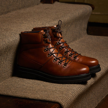 MASTER TAN LEATHER HIKER-STYLE BOOT